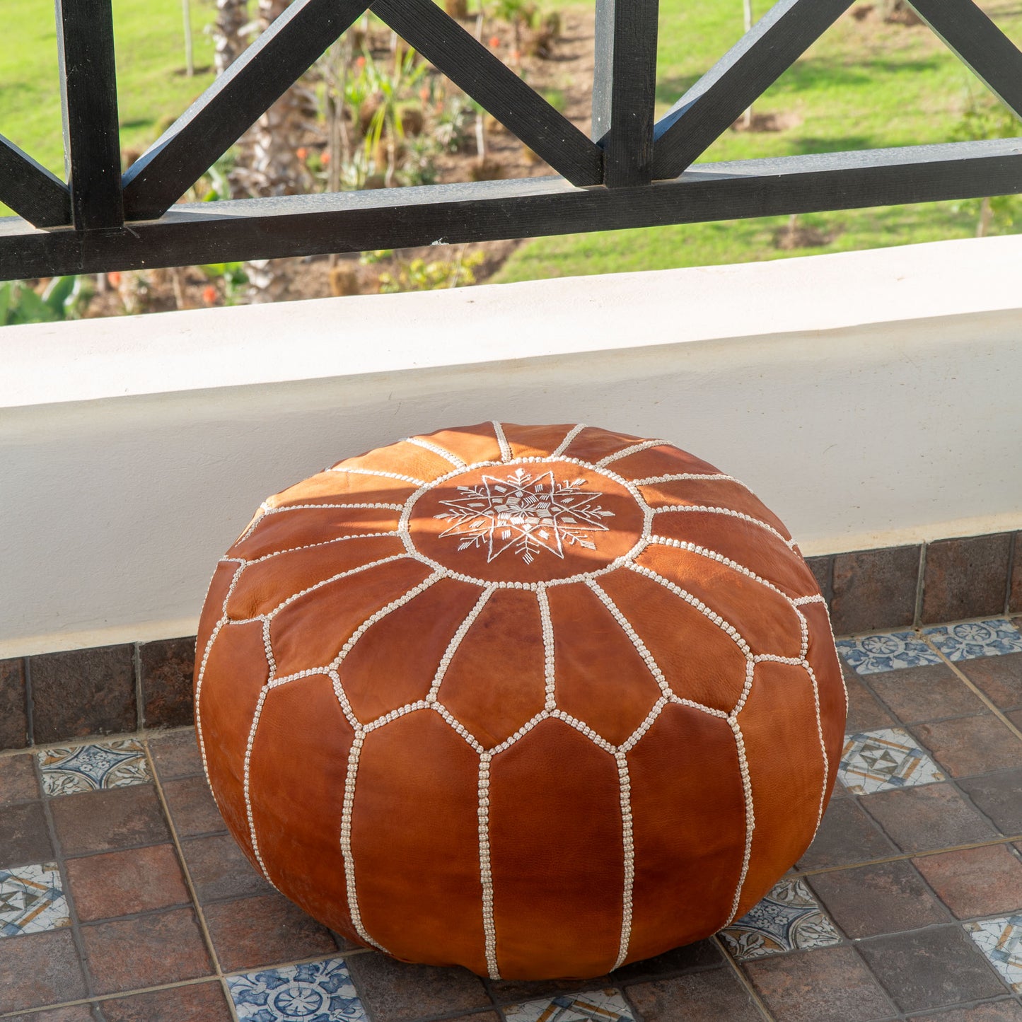 SHAMA - Round Leather Pouf